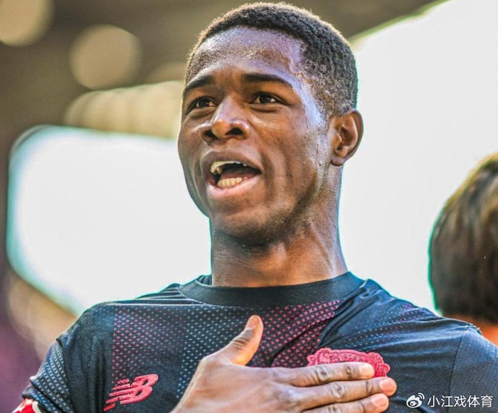 国足抵达悉尼备战FIFA系列赛 国脚名单调整引关注