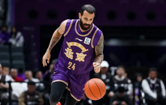 北控男篮主场力克广州男篮 里勒三分绝杀引爆全