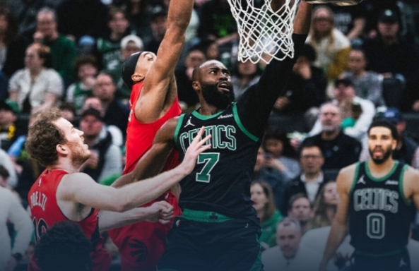 凯尔特人双探花联手轰出15分优势 客场猛龙遭逆