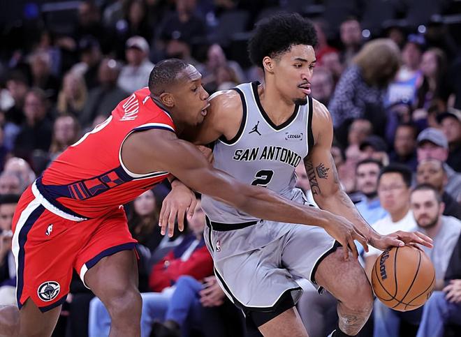 马刺11连胜再添胜绩 新秀哈珀19+5助球队大胜