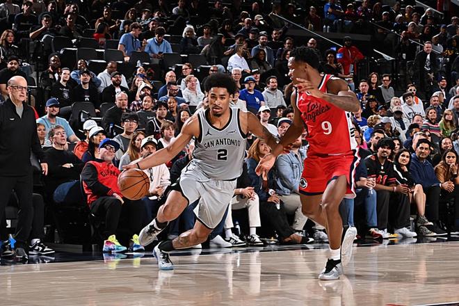 马刺11连胜再添胜绩 新秀哈珀19+5助球队大胜