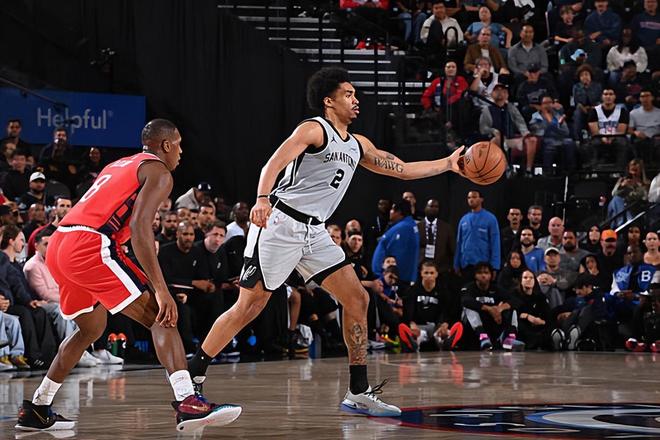 马刺11连胜再添胜绩 新秀哈珀19+5助球队大胜