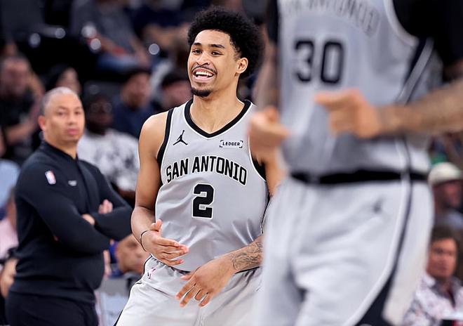 马刺11连胜再添胜绩 新秀哈珀19+5助球队大胜